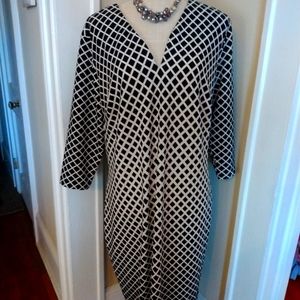 Sharp black and white dress with necklace size 2x